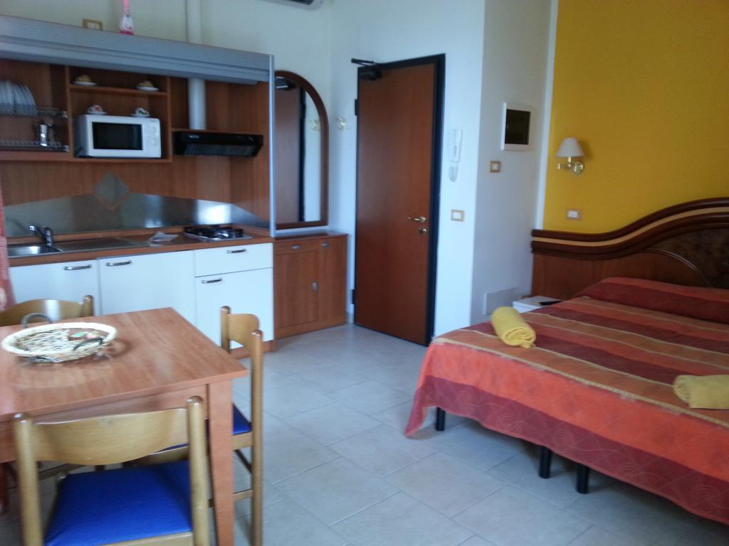 Residence La Villetta Rimini Bagian luar foto