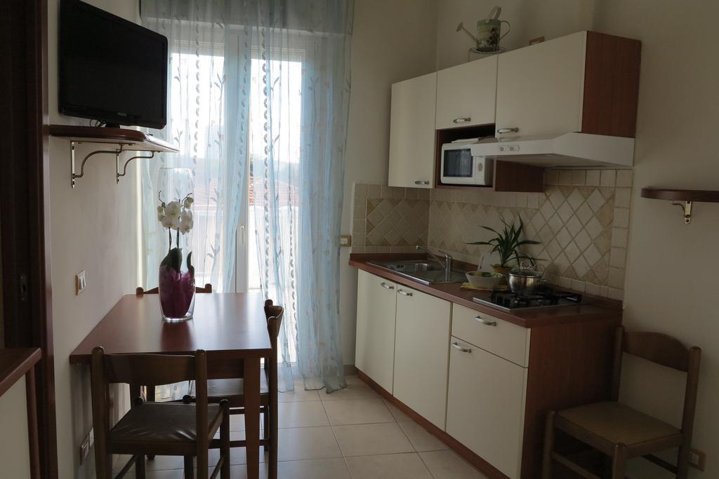 Residence La Villetta Rimini Bagian luar foto