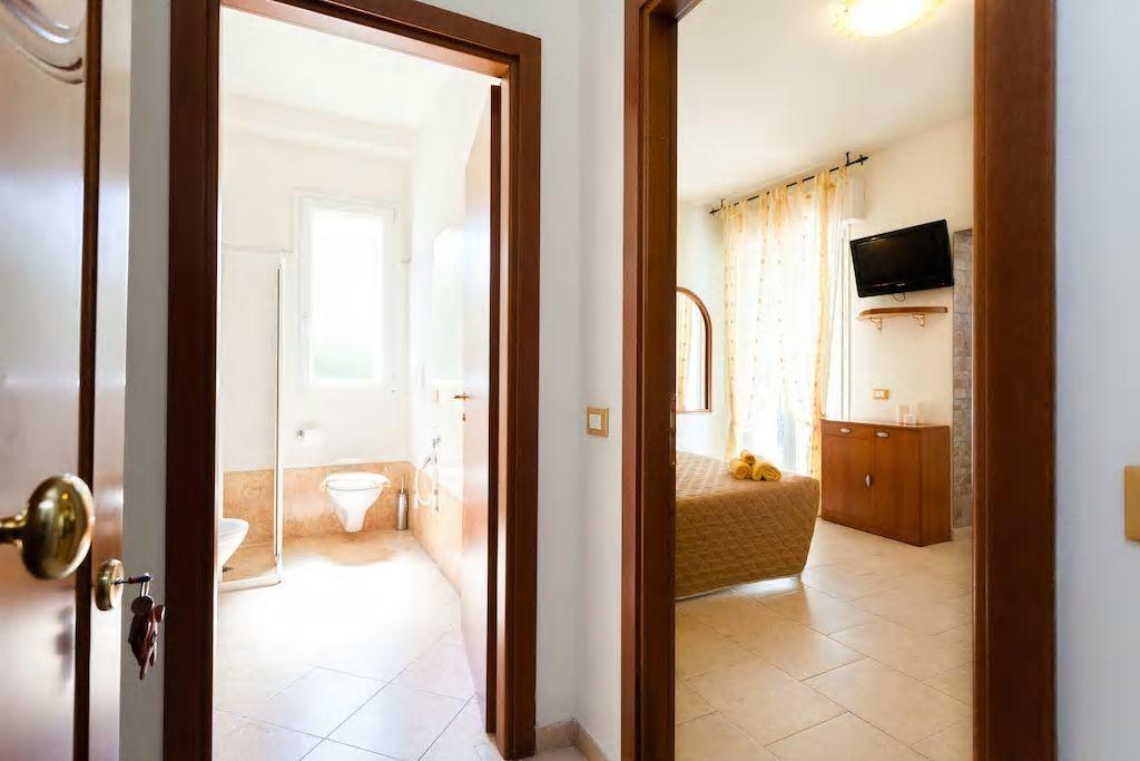 Residence La Villetta Rimini Bagian luar foto