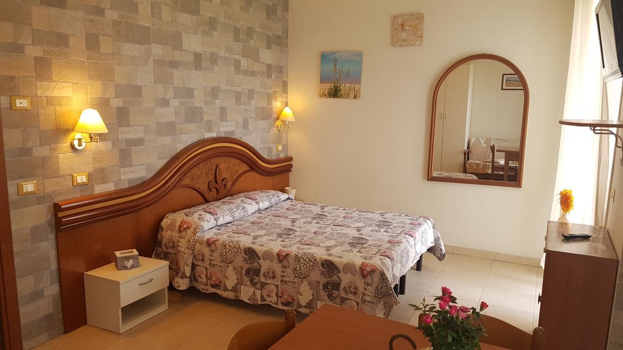 Residence La Villetta Rimini Bagian luar foto