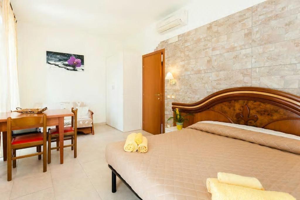 Residence La Villetta Rimini Bagian luar foto